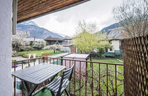 Saint-Etienne-de-Cuines Apartment | La Belle Maurienne - Balcon avec vue sur montagne