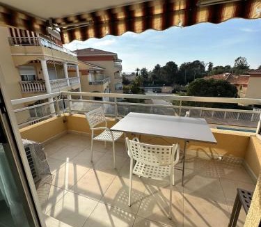 Boulouris-sur-Mer Apartment | LA BLUETTE - Appartement T2 - PLAGE de PEGUIERE - ST RAPHAËL