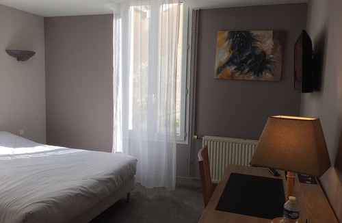 Barbezieux-Saint-Hilaire Hotel | La Boule d'Or