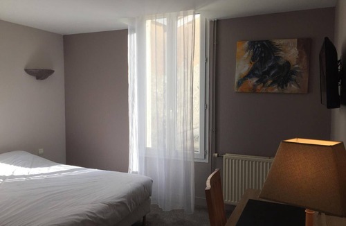 Barbezieux-Saint-Hilaire Hotel | La Boule d'Or