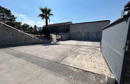 Ambares-et-Lagrave Condo | La Bulle Zen—2 bedrooms—Living room—Fully equipped kitchen—Terrace—Air conditioning—Parking spaces
