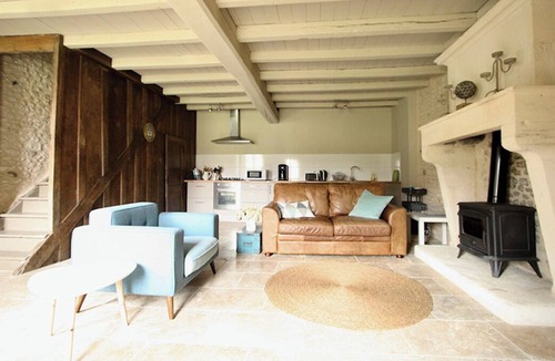 Reaux Apartment | La Cannonerie: Gîte in the heart of the Cognac vineyards with swimming pool.