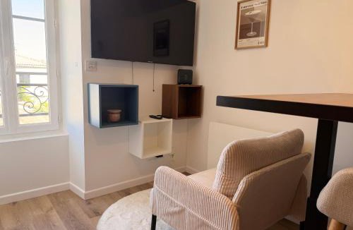 Jonzac Apartment | La Détente Jonzacaise Élégant Cocon