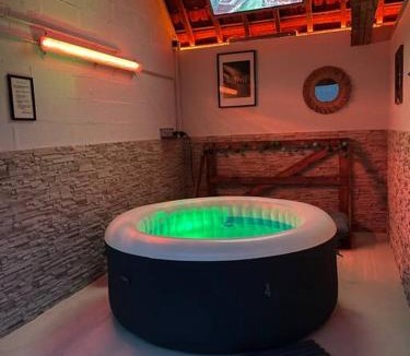 Chaon House | La Demeure du Cerf gîte de charme 6P avec piscine chauffée & spa, Sologne, proche Center Parcs, Lamotte-Beuvron et Zoo de Beauval