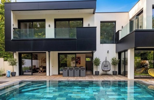 Cambes House | La Demeure Monochrome