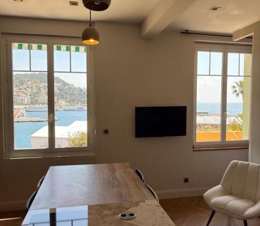 Nice Apartment | La Fenêtre sur Mer - Superbe Vue Sur Le Port