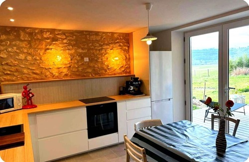 Saint-Leon-sur-Vezere House | La ferme de Belcayre: gîte La GRANGE 90m2, 4 pers-2ch with swimming pool, river, 🐾