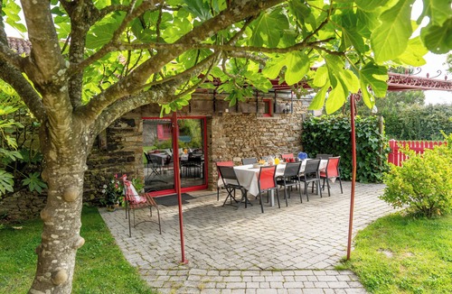 Saint-Christophe-du-Ligneron House | Large nature gite with indoor pool, fishing pond