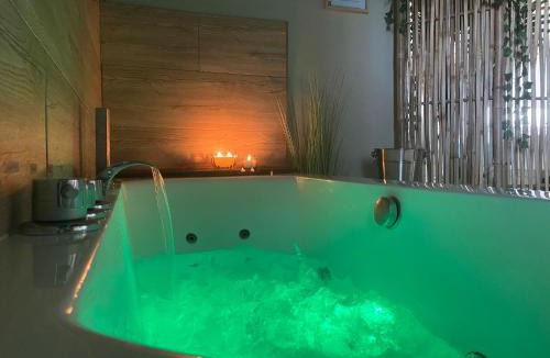 Saint-Loup Hotel | La Love - Love room Marseille