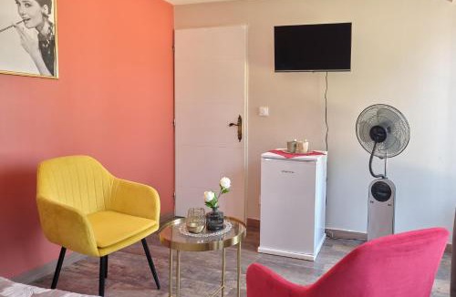 Saint-Philbert-de-Grand-Lieu House | La Mini Résidence AKWABA