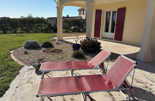 La Courade House | La maison aux ânes in the countryside, surrounded by vineyards with swimming pool.