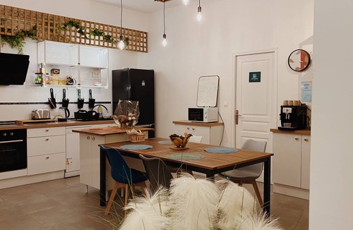 Centre Ville Apartment | La maison d'Angelique - Coliving Hotel - Gare de Niort
