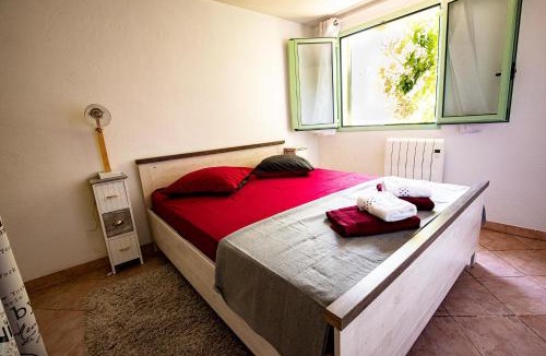 Revest-les-Roches House | la maison du Vial