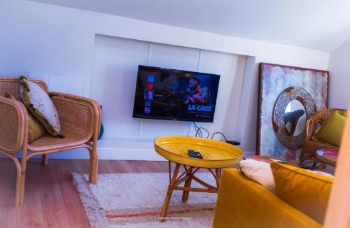 Bourroches Apartment | La Maison Laborey - Gîte de la Combe
