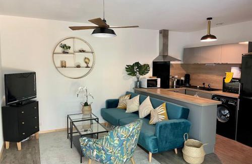 Carquefou Apartment | La Maison Rouge