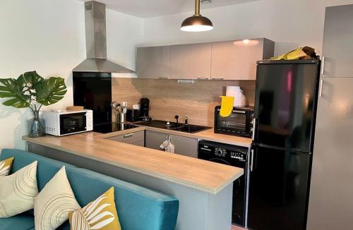 Carquefou Apartment | La Maison Rouge