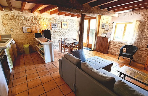 Saint-Just-Luzac House | La Mangeoire 2 bedroom gîte