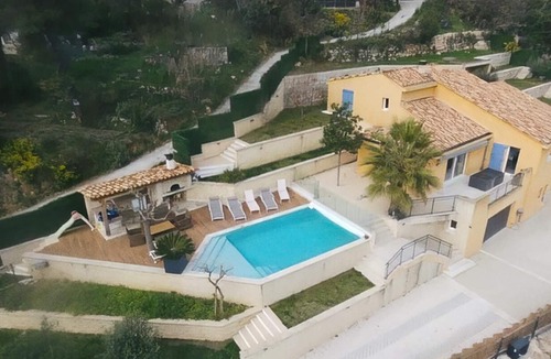 Tourrettes-sur-Loup Villa | La patchoulie Beautiful family villa with sea view, swimming pool and jacuzzi