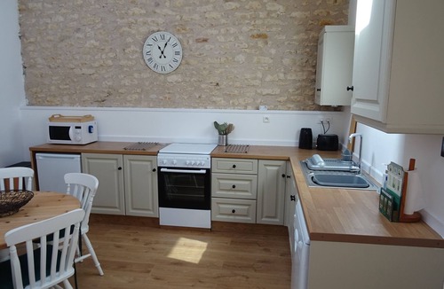 Oiron Cottage | La Petite Maison Bleue - Gite with heated pool (June to September only)