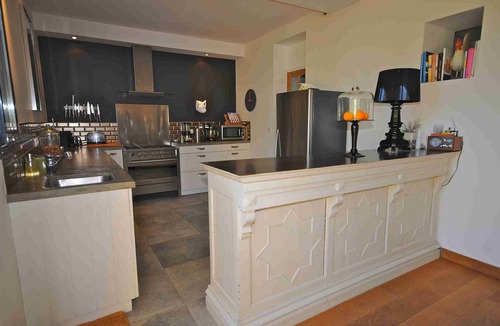 La Rochelle Villa | La Rochelle House, summer swimming pool, quiet residential area near downtown