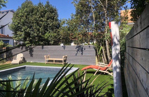 La Rochelle Villa | La Rochelle House, summer swimming pool, quiet residential area near downtown