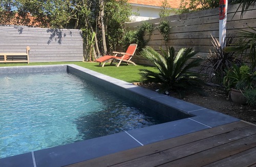La Rochelle Villa | La Rochelle House, summer swimming pool, quiet residential area near downtown