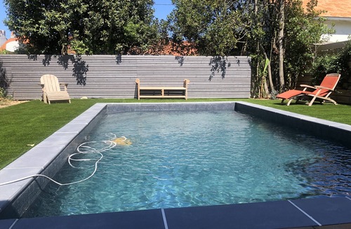 La Rochelle Villa | La Rochelle House, summer swimming pool, quiet residential area near downtown