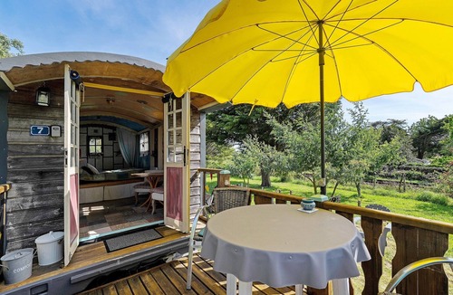 Bourgneuf-en-Retz House | La Roulotte Daninas: Private Terrace, Garden, and Wi-Fi in Bourgneuf en Retz