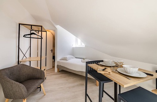 Saint-Serge Apartment | La scène - Wifi - Université