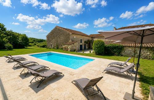 Saint-Simeux House | La spacieuse maison des miots