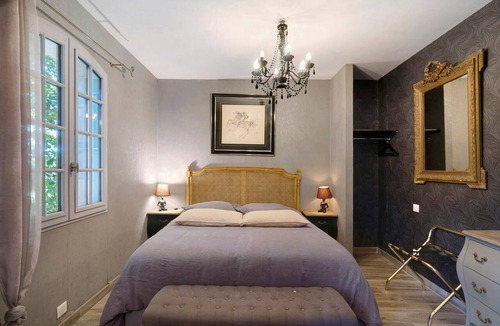 Lussas-et-Nontronneau Bed & Breakfast | La table de pierre – Dalila Room