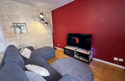Saintes Apartment | La Terrasse - Parking Gratuit - Fibre - RDC - Centre Ville