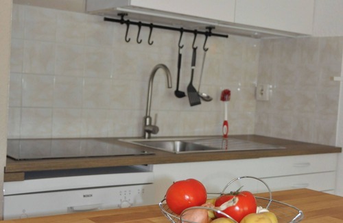 Hourtin Port Apartment | Lakeside apartment with enclosed garden, dog allowed, electric charger