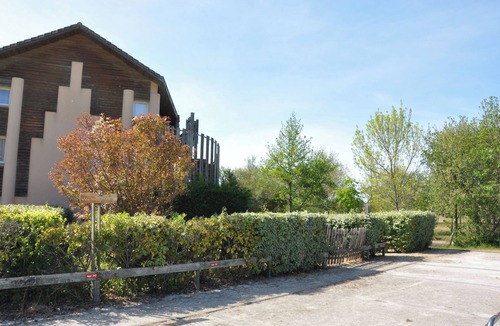 Hourtin Port Apartment | Lakeside apartment with enclosed garden, dog allowed, electric charger