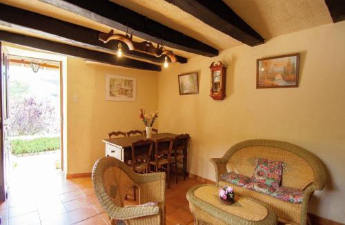 Chasteaux House | Lakeside Cottage Roziers Retreat