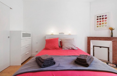 Saint-Denis-de-Pile Bed & Breakfast | Lalande de Pomerol Guest Room with Shared Terrace, Garden, and Wi-Fi