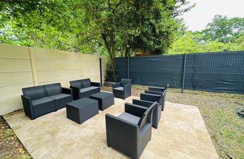 Villenave-d'Ornon House | Large 10-bedroom house - Jacuzzi - Garden - Near Bordeaux & Tram