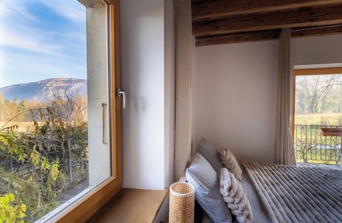 Neydens House | Large 7-Bedroom Home & Art Collection – 10 min from Geneva