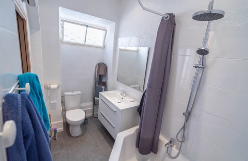 Jean-Medecin Bed & Breakfast | Large apartment up to 16 people in city center