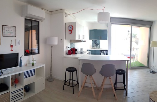 Sainte-Maxime City Centre Apartment | Large brand new studio with sea view Sainte-Maxime centre-Petite Plage below