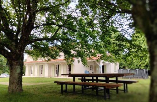 Montpellier de Medillan House | Large chic country-style house, near Royan, swimming pool, quiet location, large grounds.