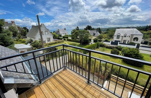 Binic House | Large Coastal House Perfect for Groups – Walk to the Beach, Port & Shops!