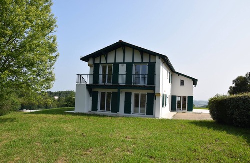 Hasparren House | Large family home with swimming pool, panoramic view, 15 min from Bayonne