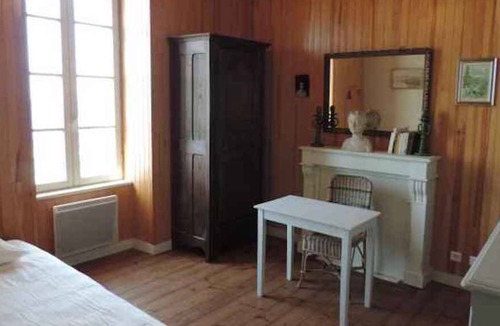 Saint-Guenole House | Large house facing the rocks of Saint-Guénolé, along the GR34