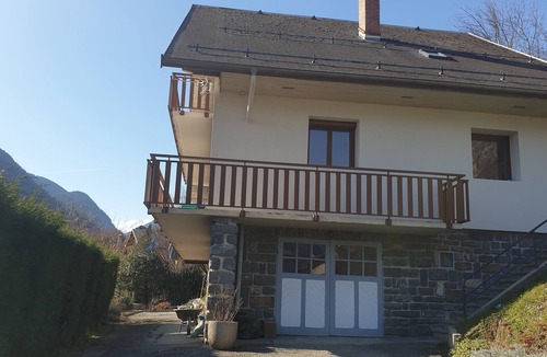 Saint-Jean-de-Maurienne Apartment | Large independent apartment (114m2) in detached house.