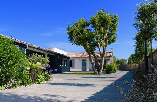 Sainte-Marie-de-Re House | Large Property with 2 Villas separated by a large heated swimming pool