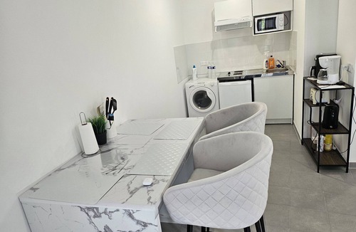 Chanot - Stade Velodrome Apartment | Large Studio Near the Velodrome and the Beach