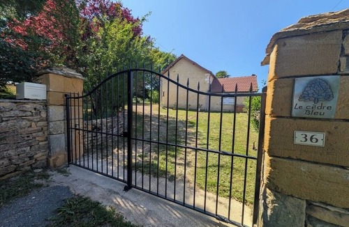 La Chapelle-Aubareil Villa | Le Cèdre Bleu - Near Montignac and Sarlat - Dordogne Vézère