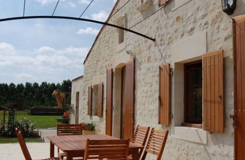 Montpellier de Medillan Cottage | Le Cadran Solaire Recently Renovated Gites with Indoor Pool