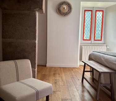 Saint-Angel Bed & Breakfast | Le Château de Saint-Angel, Le Manoir du Rigouneix, 5 minutes A89, nature, calme, sauna, CLIMATISATION